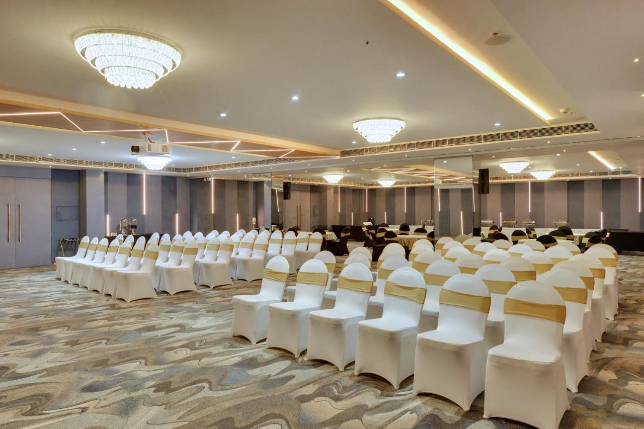 Clarion Hotel Bangalore Yesvantpur Exteriör bild