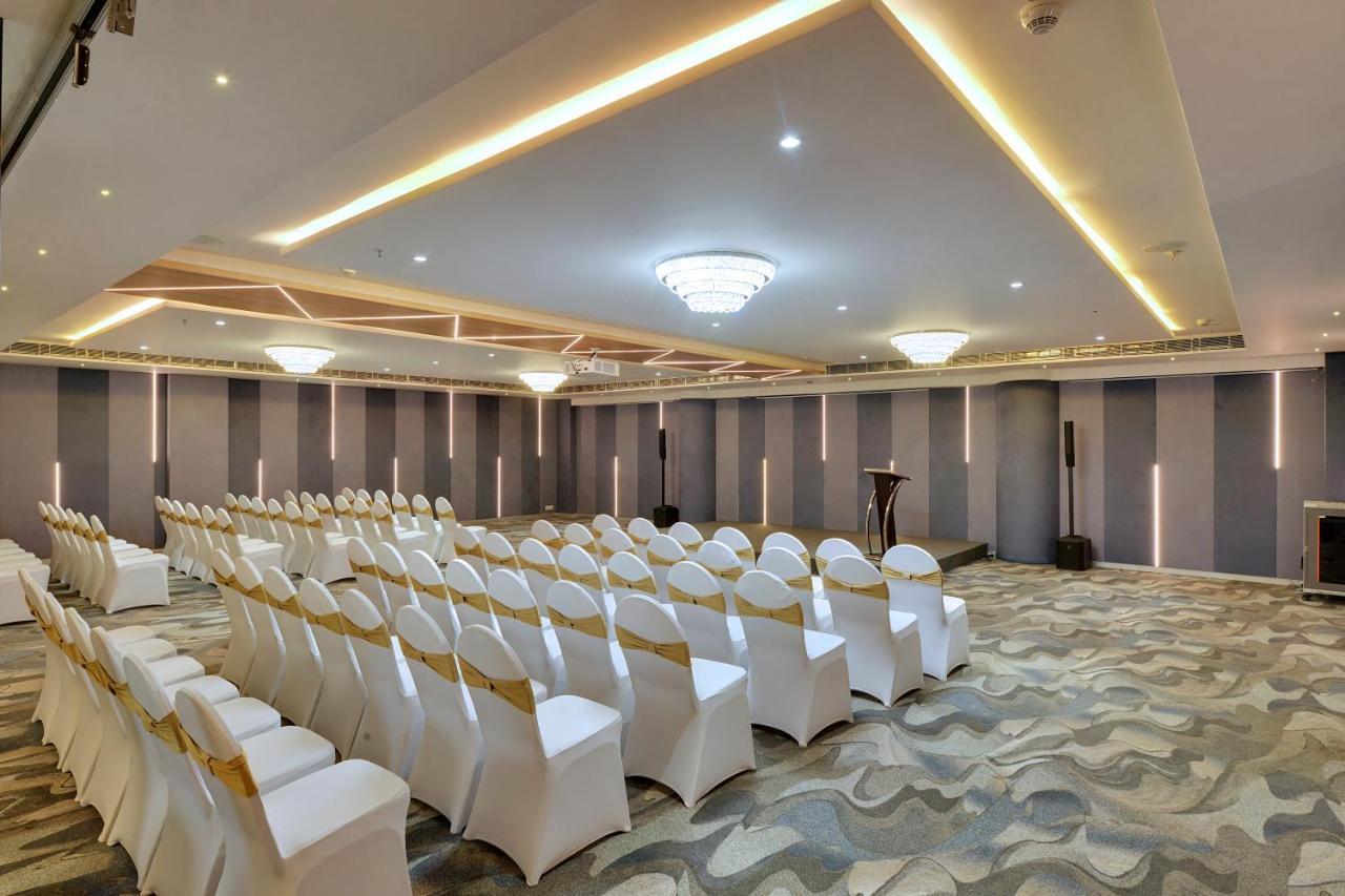 Clarion Hotel Bangalore Yesvantpur Exteriör bild