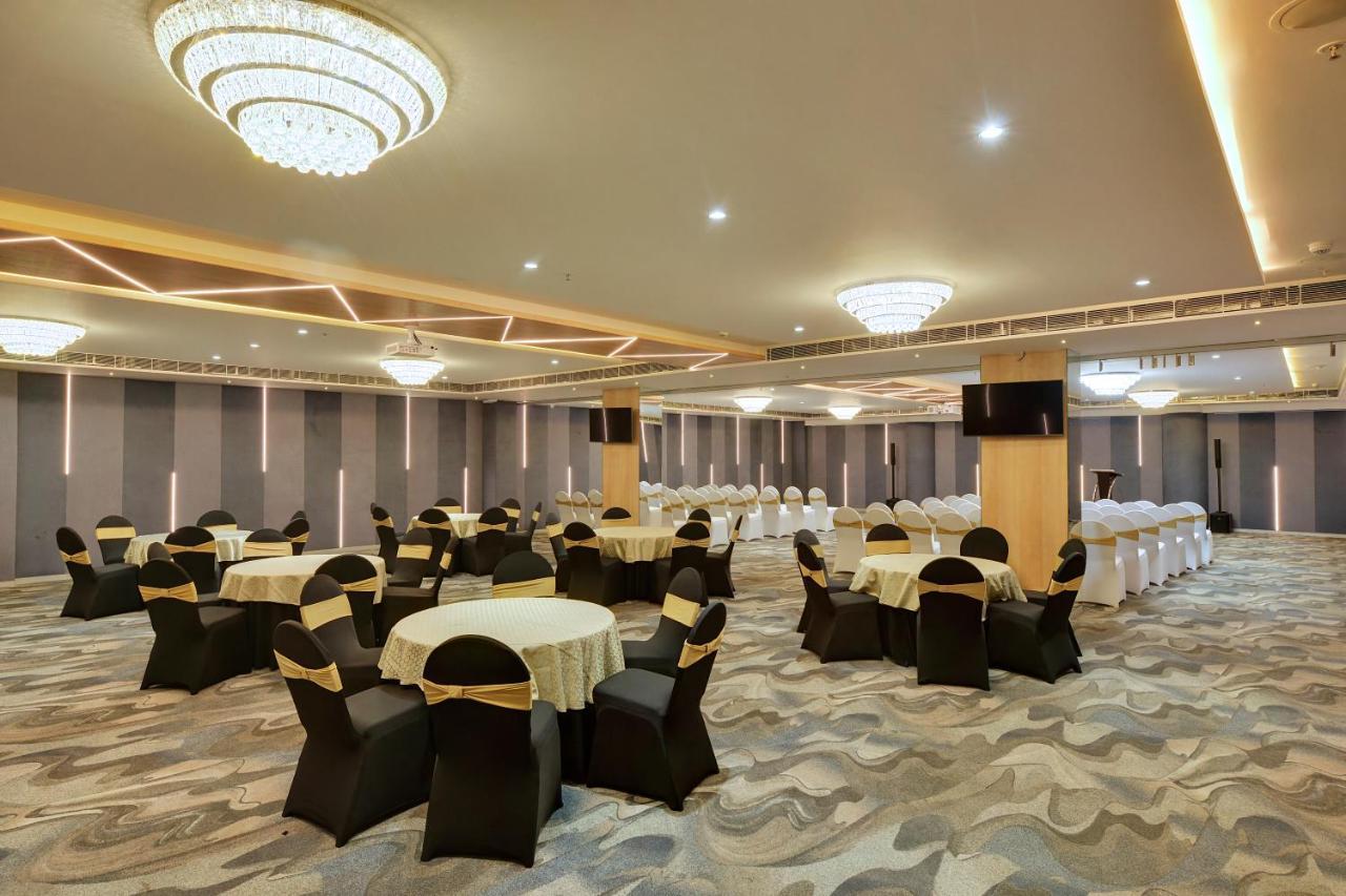 Clarion Hotel Bangalore Yesvantpur Exteriör bild