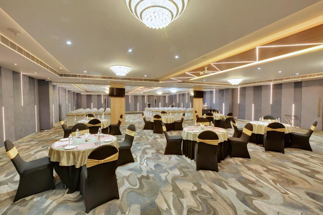 Clarion Hotel Bangalore Yesvantpur Exteriör bild