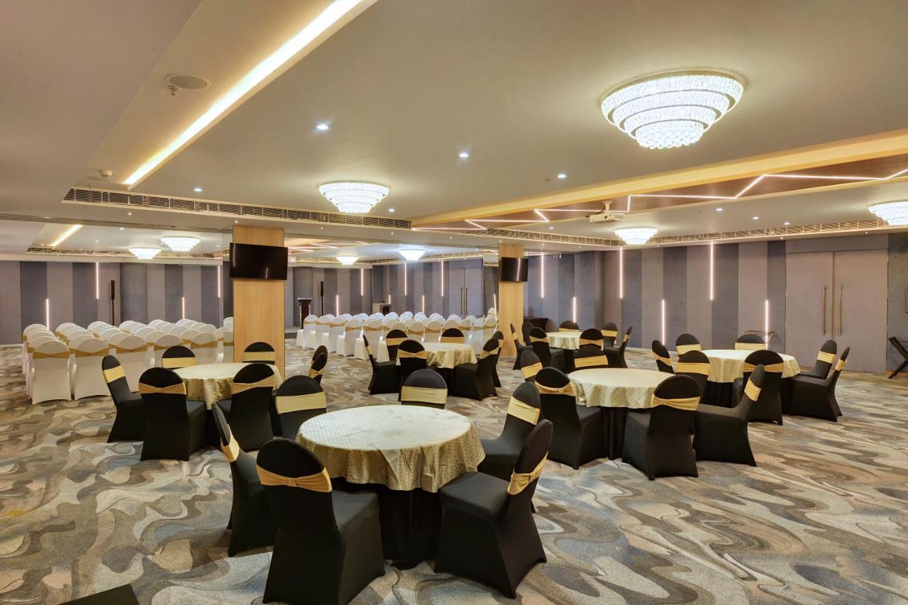 Clarion Hotel Bangalore Yesvantpur Exteriör bild