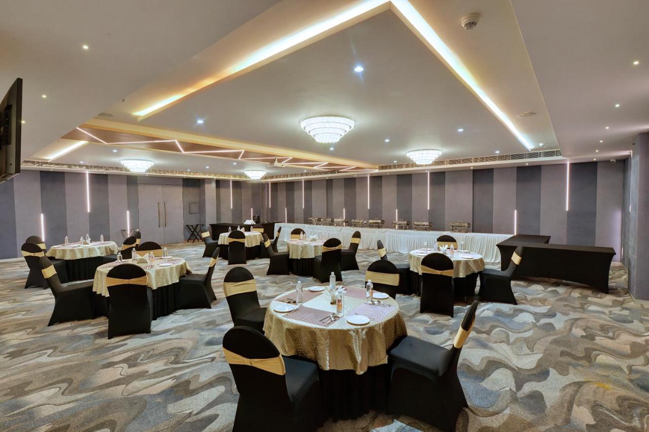 Clarion Hotel Bangalore Yesvantpur Exteriör bild