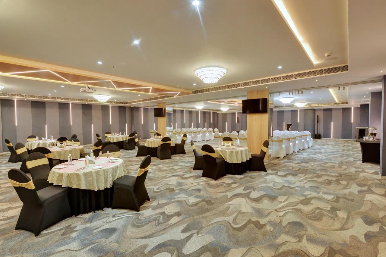 Clarion Hotel Bangalore Yesvantpur Exteriör bild