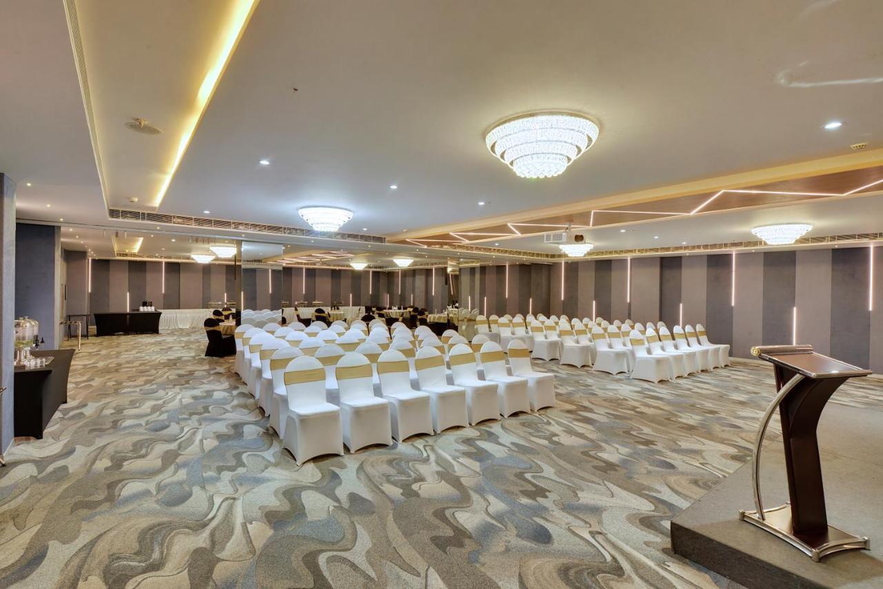 Clarion Hotel Bangalore Yesvantpur Exteriör bild