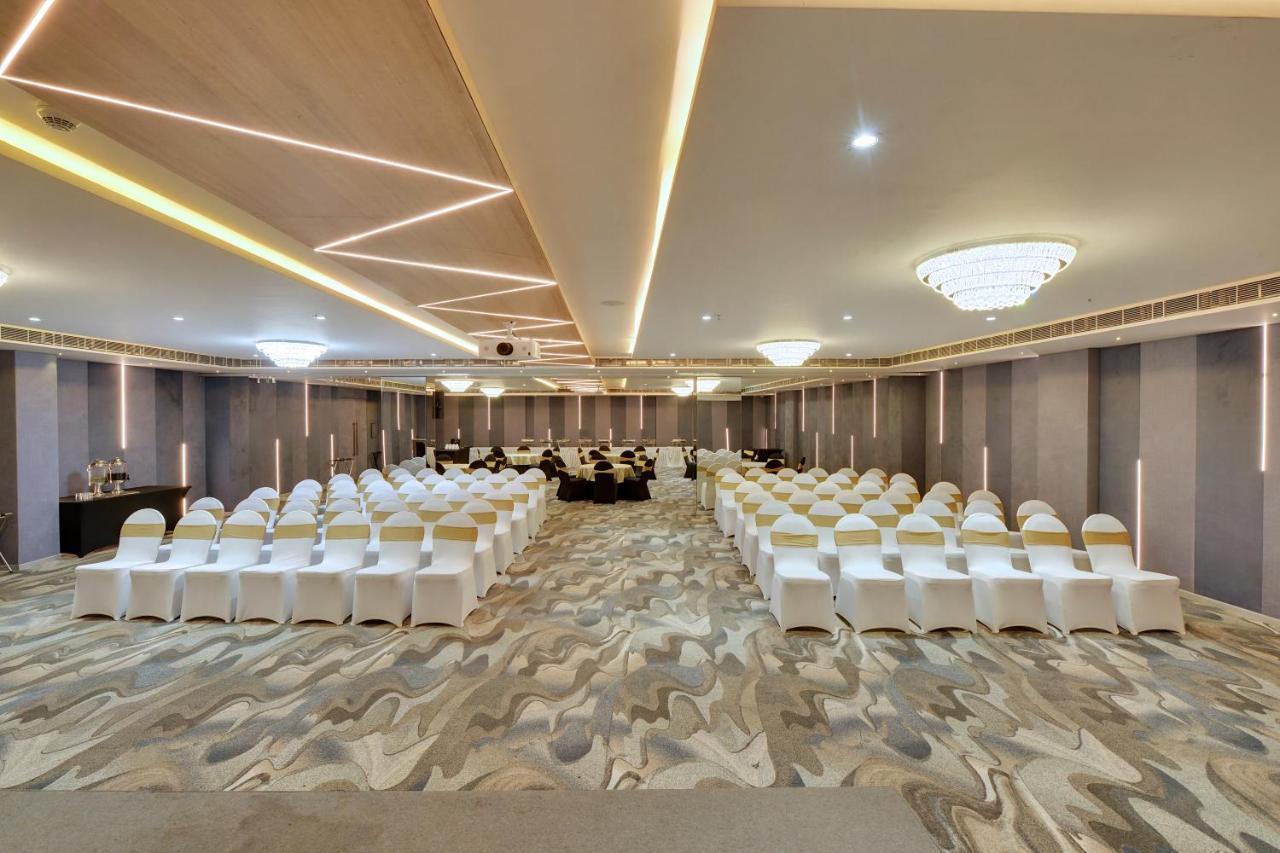 Clarion Hotel Bangalore Yesvantpur Exteriör bild